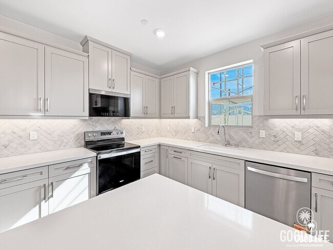 2085 Woolem Pl in Escondido, CA - Building Photo - Building Photo