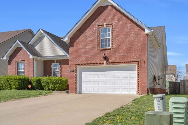 1112 Chinook Cir in Clarksville, TN - Building Photo - Building Photo