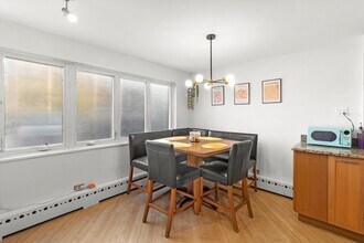 708 W Bittersweet Pl in Chicago, IL - Building Photo - Building Photo