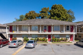 Meadowbrook Apartments in Baton Rouge, LA - Building Photo - Building Photo