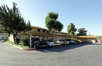 Building Photo - Dry Creek Apartamentos in Modesto, California