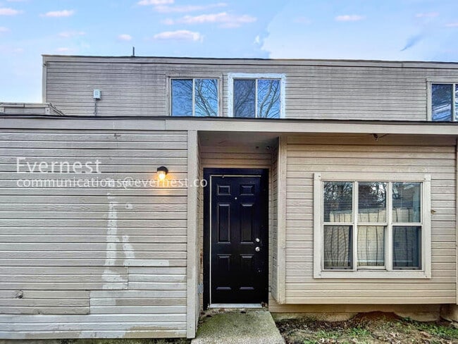 246 Creek Cove Dr in Dallas, TX - Building Photo - Building Photo