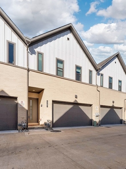 property at 2309 Rook Dr