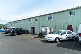 925 Avenue S in Seaside, OR - Foto de edificio - Building Photo