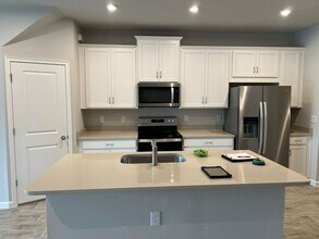 4069 Cloud Hopper Wy, Unit B - 360.1316787 in Lutz, FL - Foto de edificio - Building Photo