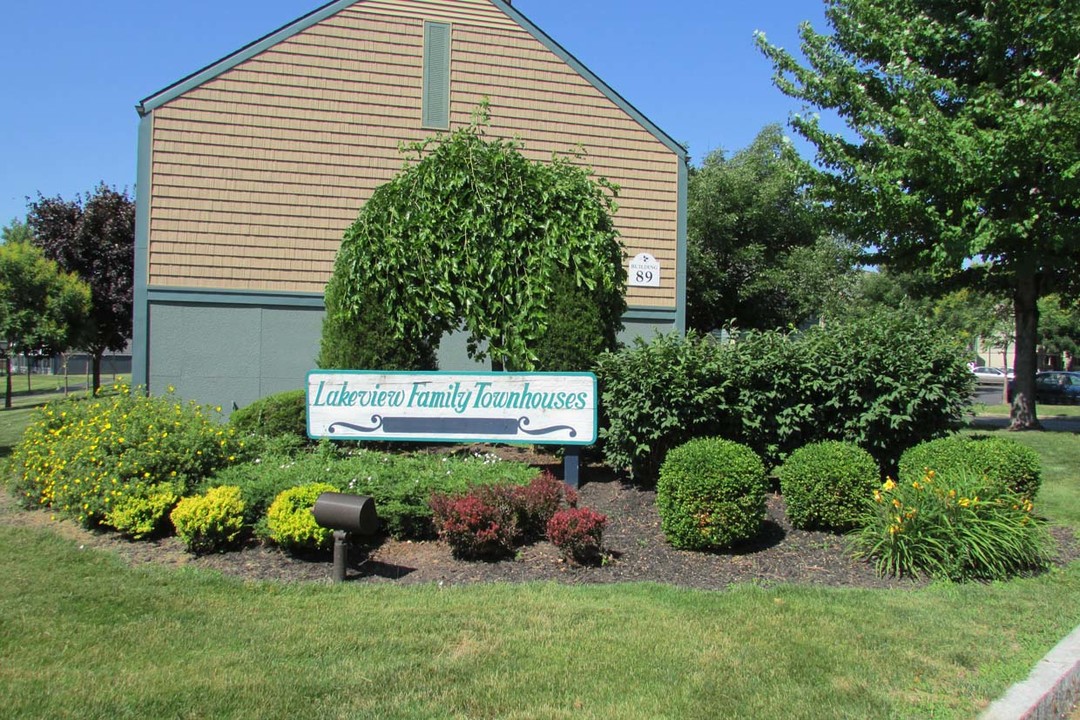 Lakeview Family Townhomes in Rochester, NY - Foto de edificio