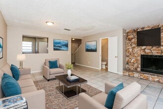 7656 Arble Dr, Unit 5-5201 in Jacksonville, FL - Foto de edificio - Building Photo