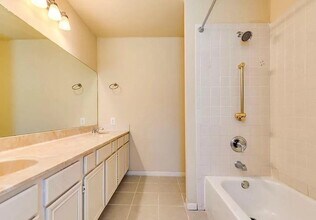 4902 Valley Oak Dr in Austin, TX - Building Photo - Building Photo