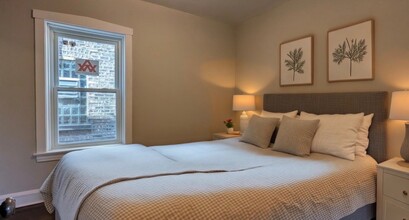 2015 N LeClaire Ave, Unit 1 in Chicago, IL - Building Photo - Building Photo