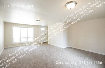 414 SE 157th Ave in Portland, OR - Building Photo - Building Photo