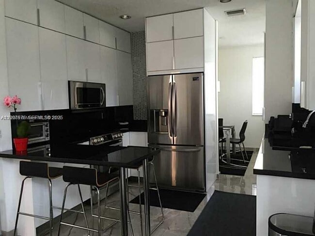 1654 Salerno Cir in Weston, FL - Foto de edificio - Building Photo