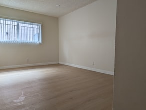 5252 Hermitage Ave in Los Angeles, CA - Foto de edificio - Building Photo