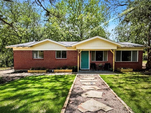 1423 W Ball St in Weatherford, TX - Building Photo