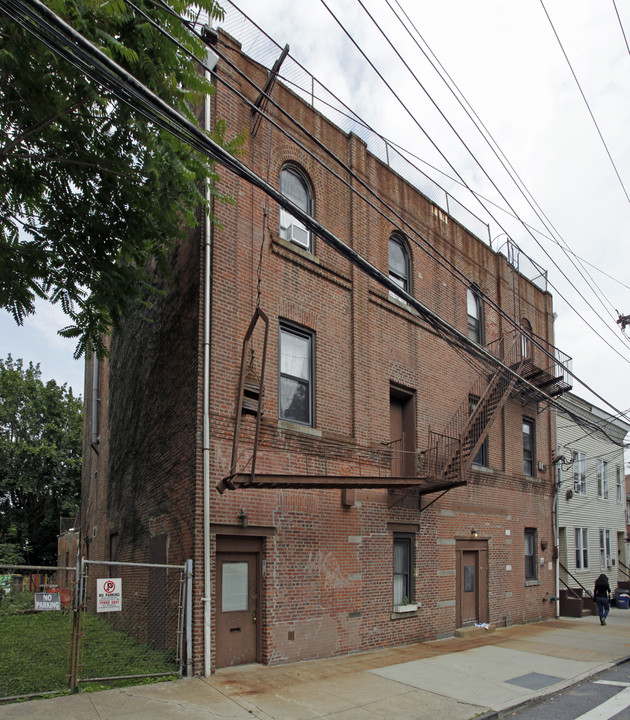 67 Monroe Ave in Staten Island, NY - Building Photo