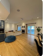 22259 Dumetz Rd in Woodland Hills, CA - Building Photo - Building Photo