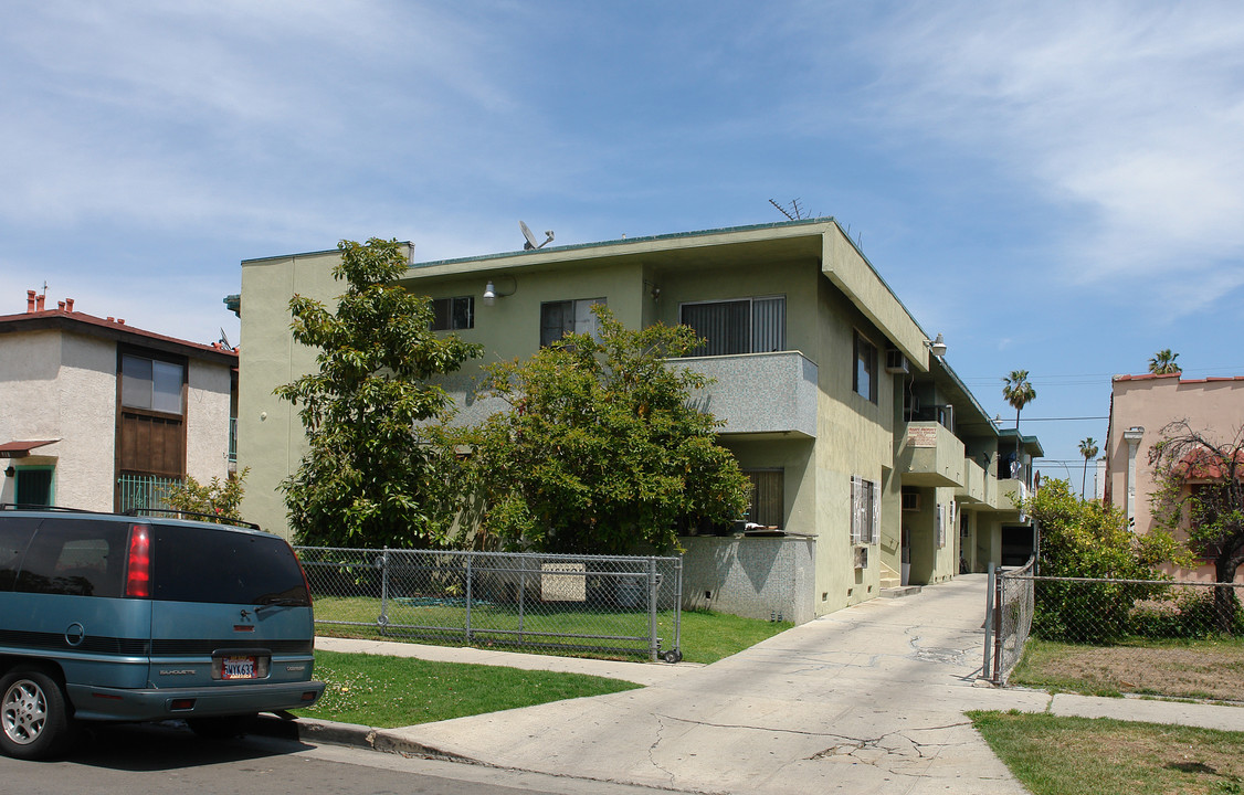 912 N Normandie Ave in Los Angeles, CA - Foto de edificio