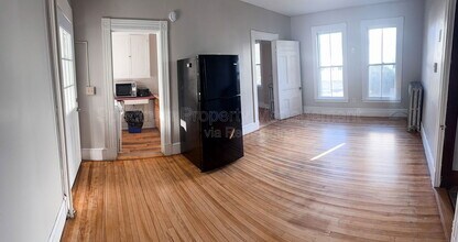 30 Pleasant St in Waterville, ME - Foto de edificio - Building Photo