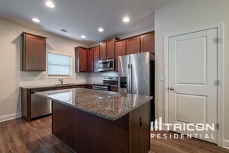 466 Trickum Pond Ln in Lawrenceville, GA - Building Photo - Building Photo