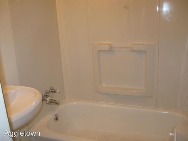 609 W 14th St in Junction City, KS - Building Photo - Building Photo