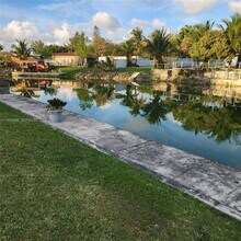 3325 S Lake Dr in Miami, FL - Building Photo - Building Photo