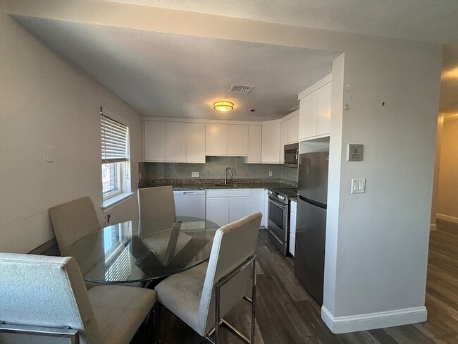 11 Langdon St, Unit 403 in Everett, MA - Building Photo - Building Photo