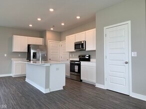 2502 Mounts Run Ln in Whitestown, IN - Building Photo - Building Photo