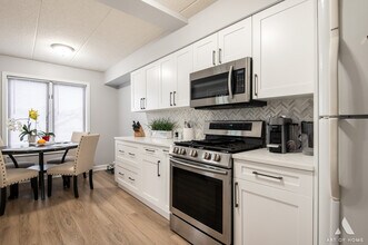 11110 E Cove Cir in Palos Hills, IL - Building Photo - Building Photo