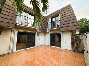 2311 23rd Ln in Palm Beach Gardens, FL - Building Photo - Building Photo