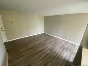 6930 Hyde Park Dr-Unit -304 in San Diego, CA - Building Photo - Building Photo