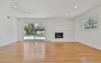 1917 Hobart Dr in Camarillo, CA - Building Photo - Building Photo
