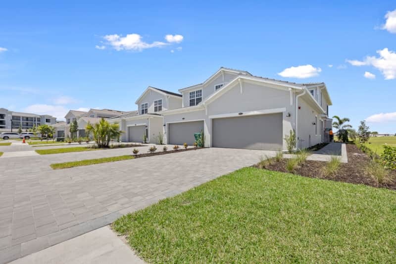 5703 Melbourne Ct in Ave Maria, FL - Foto de edificio