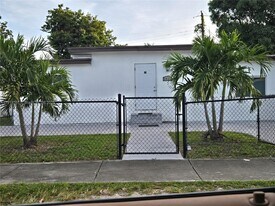 1420 NW 116th St in Miami, FL - Building Photo