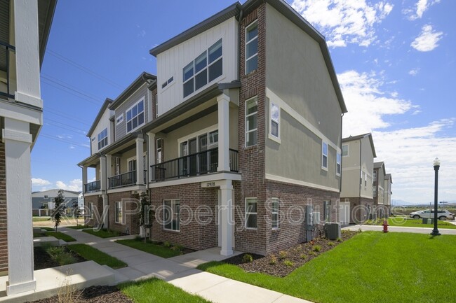 12678 Devils Garden Ct in Riverton, UT - Building Photo - Building Photo
