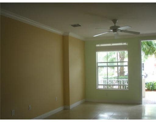 407 Olssen Ave in Fort Lauderdale, FL - Building Photo - Building Photo