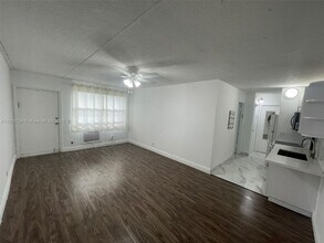 3211 SW 44th St in Fort Lauderdale, FL - Building Photo - Building Photo