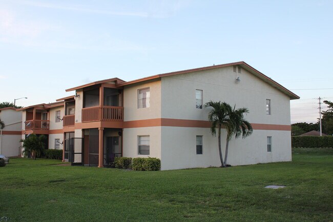 1766 Abbey Rd in West Palm Beach, FL - Building Photo - Building Photo