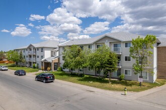 Falsbridge Garden in Calgary, AB - Building Photo - Building Photo