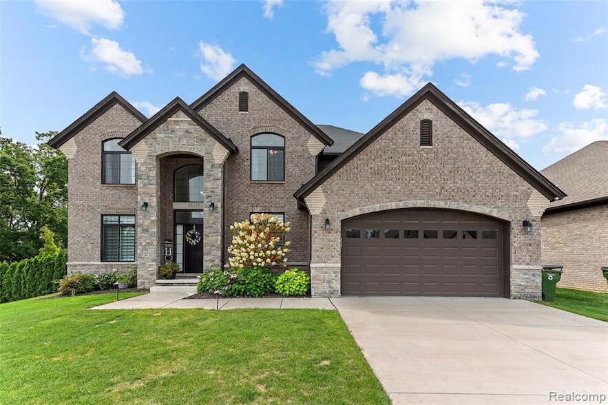 55135 Hanford Ct in Shelby Township, MI - Building Photo