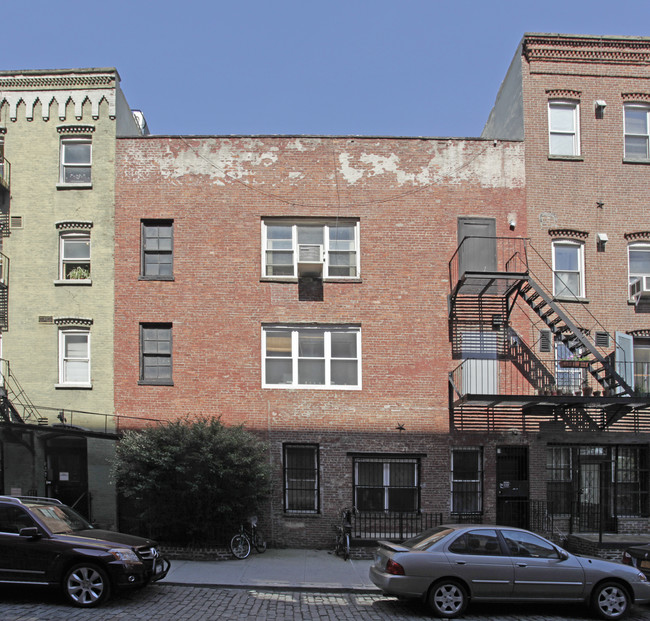 36 Tiffany Pl in Brooklyn, NY - Building Photo - Building Photo