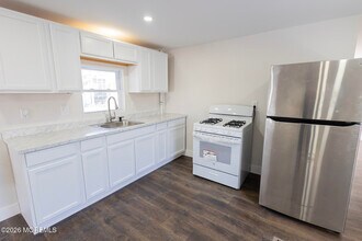 335 Adams St in Eatontown, NJ - Building Photo - Building Photo