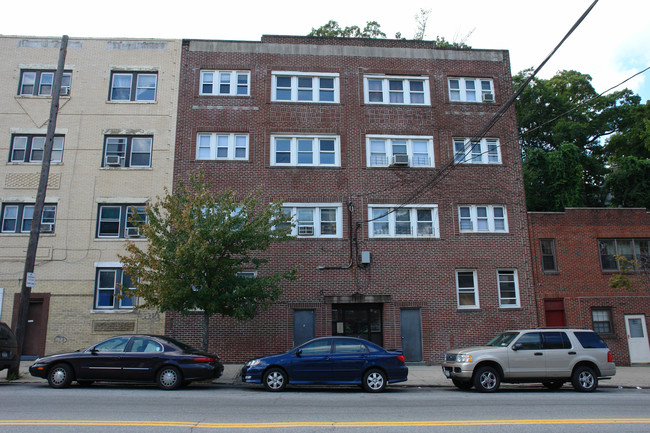 287 Mclean Ave in Yonkers, NY - Building Photo - Building Photo