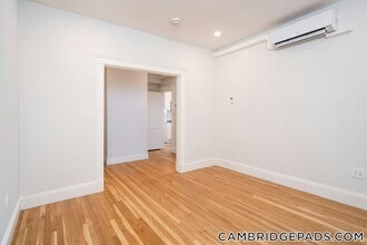 18 Forest St, Unit 03 in Cambridge, MA - Foto de edificio - Building Photo