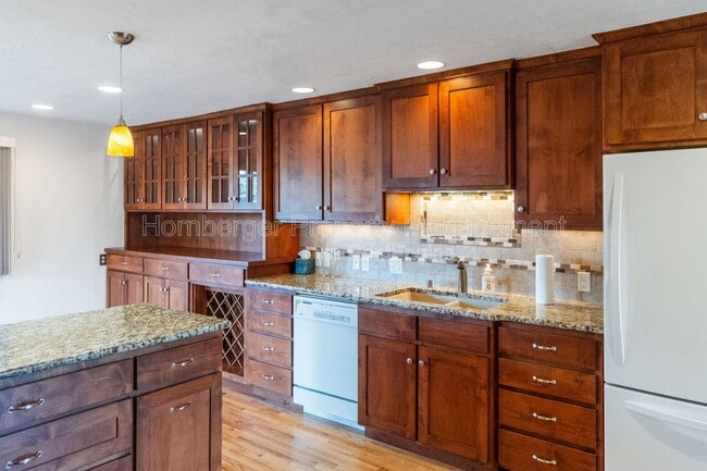 property at 1003 W Eastmont Way