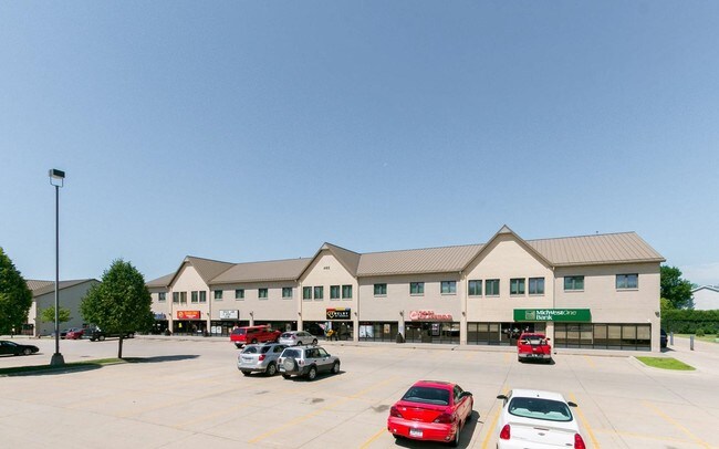 Quail Creek Plaza Apartments in North Liberty, IA - Building Photo - Building Photo