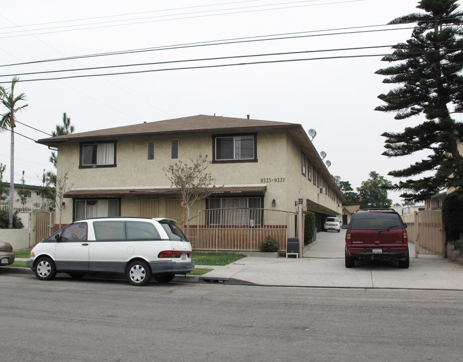9325-9327 Washburn Rd in Downey, CA - Building Photo