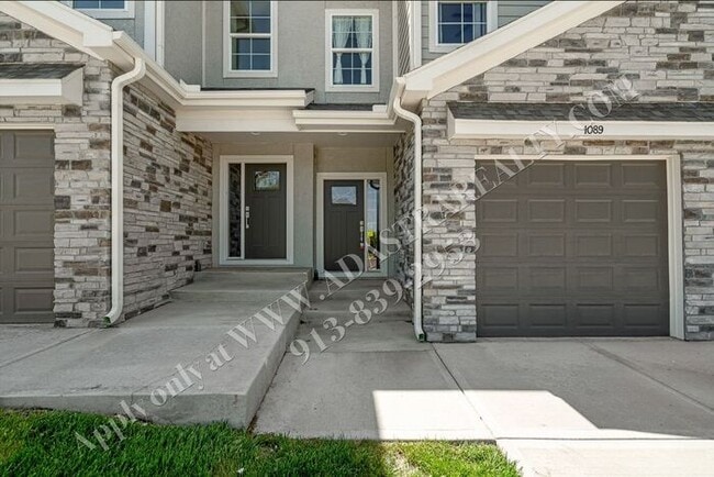 1087 N Findley St in Olathe, KS - Building Photo - Building Photo