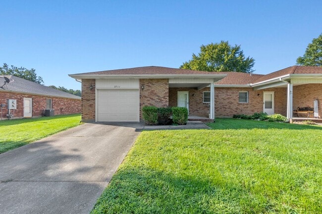 3711-3713 Stonebridge Dr in Cape Girardeau, MO - Building Photo - Building Photo