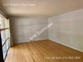 3339 N 97th Pl in Milwaukee, WI - Building Photo - Building Photo