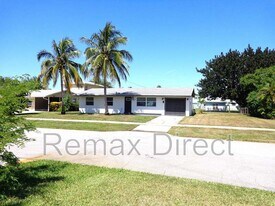 744 Buttonwood Rd in North Palm Beach, FL - Building Photo