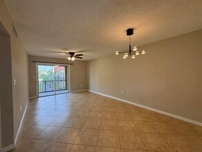 6074 Forest Hill Blvd, Unit 204 in West Palm Beach, FL - Building Photo - Building Photo